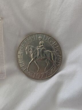 1977 Silver Jubilee Crown Coin - Queen Elizabeth II on Horseback